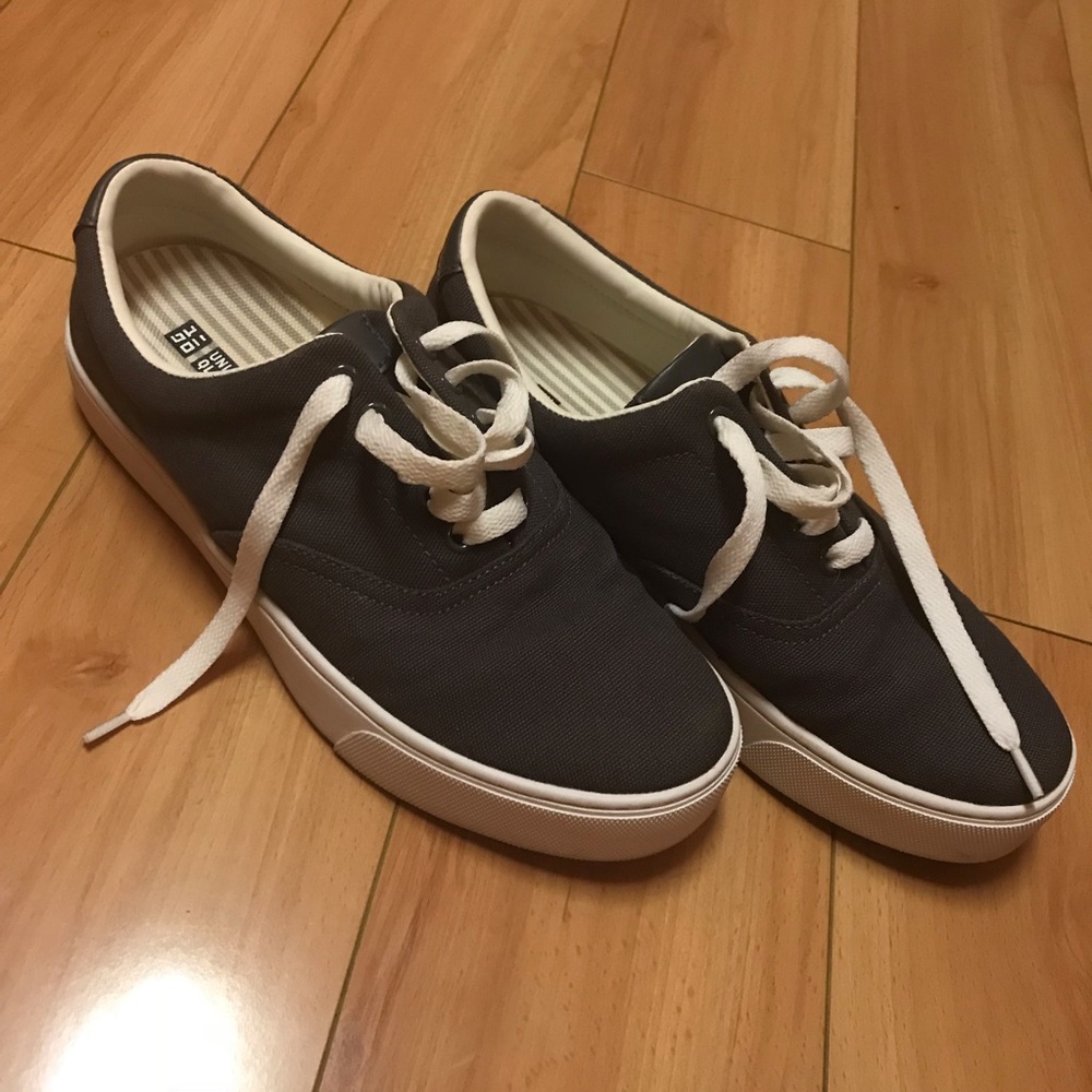 Uniqlo grey canvas sneakers